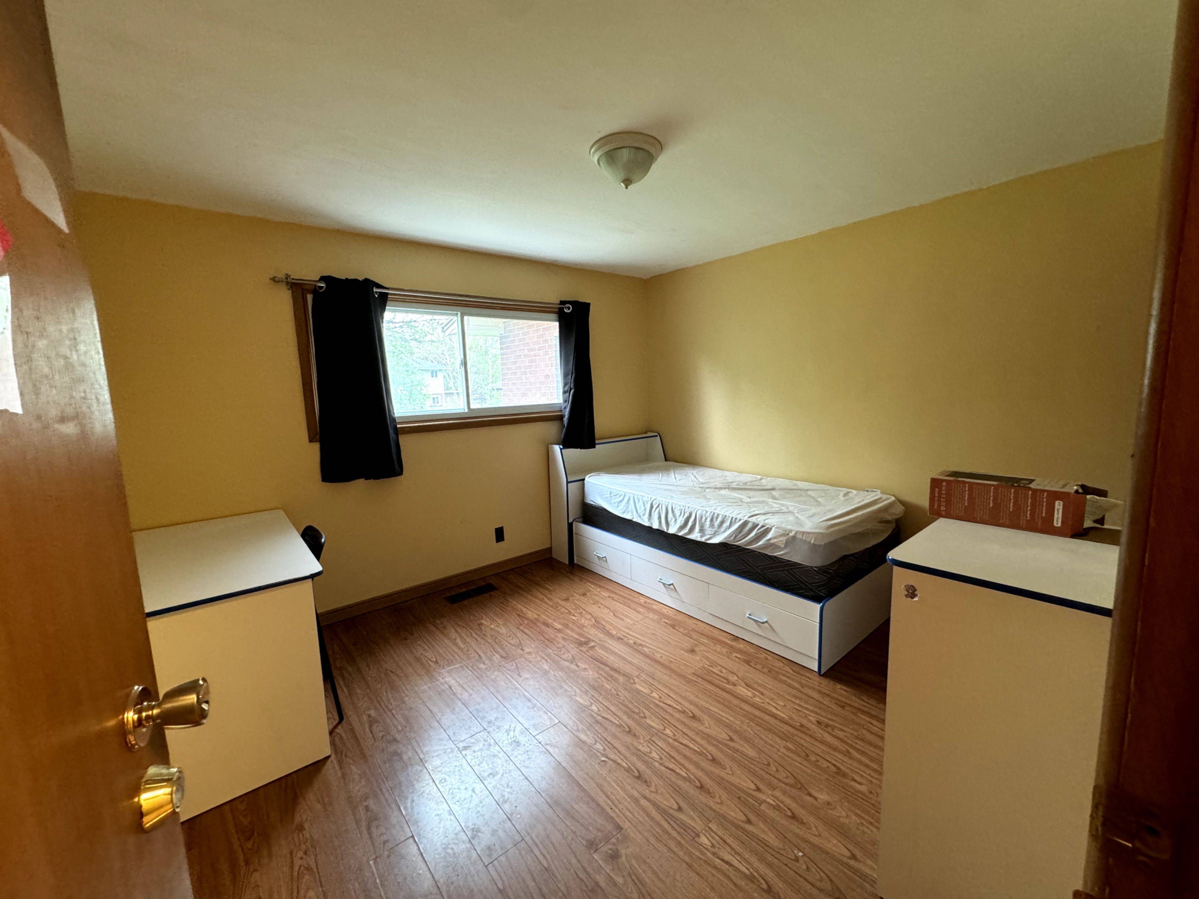 Waterloo, ON N2L 3V1,384 Albert ST #B