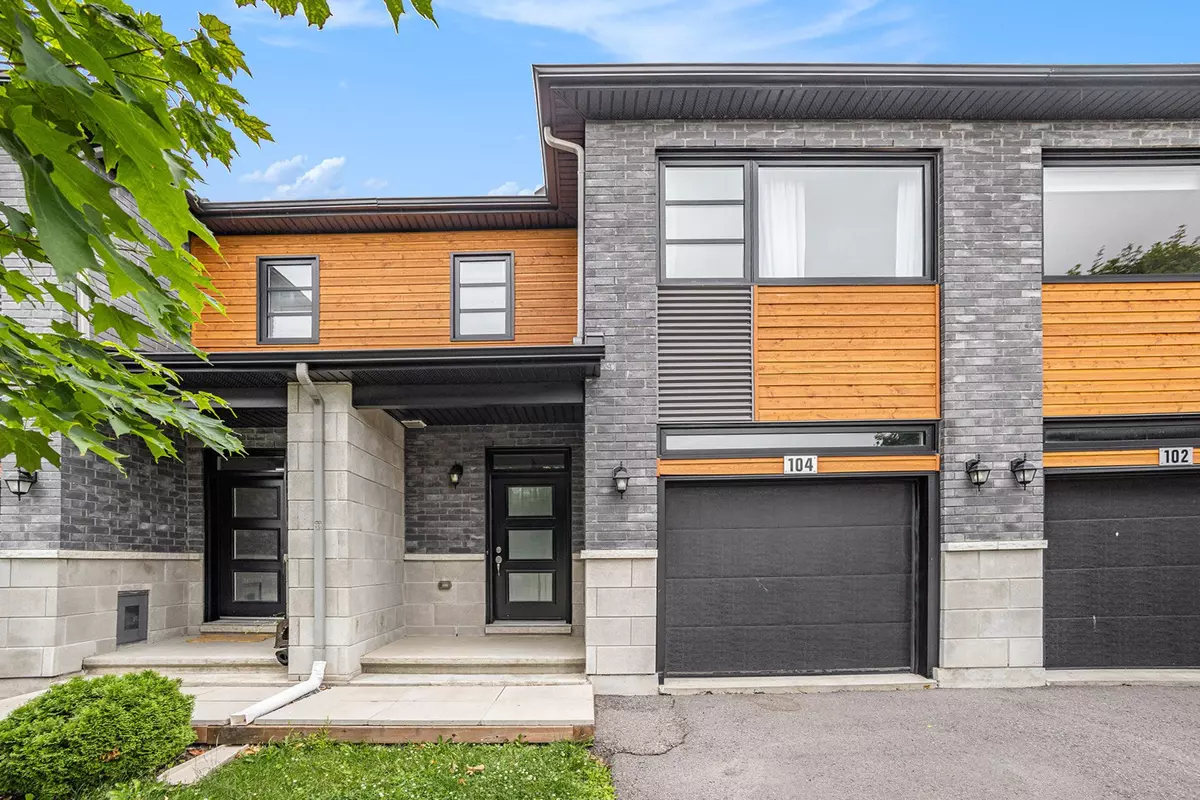 Russell, ON K0A 1W0,104 St-Malo PL