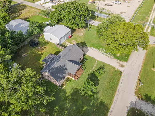 Quinlan, TX 75474,505 W 2nd Street
