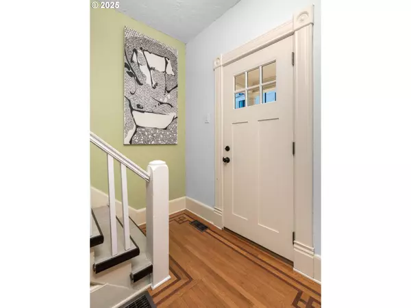 Portland, OR 97213,403 NE 74TH AVE