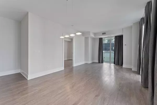 Toronto C01, ON M5V 0E9,300 Front ST #1811