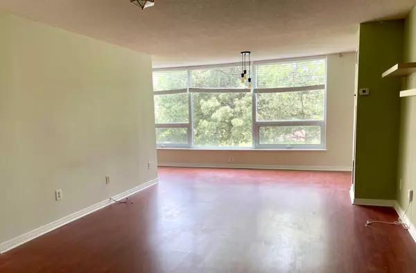 Richmond Hill, ON L4C 8T4,326 Major Mackenzie DR E #230