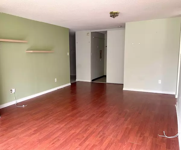 Richmond Hill, ON L4C 8T4,326 Major Mackenzie DR E #230