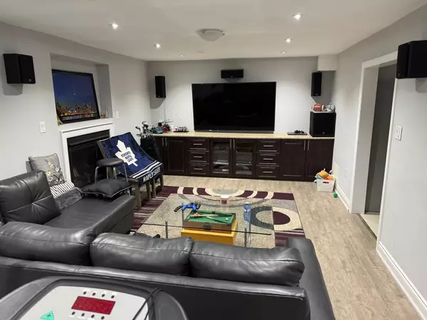 Toronto W10, ON M9V 4X9,32 Gihon Spring DR