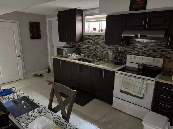 Toronto W10, ON M9V 4X9,32 Gihon Spring DR