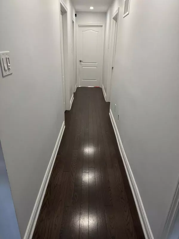 Toronto W10, ON M9V 4X9,32 Gihon Spring DR