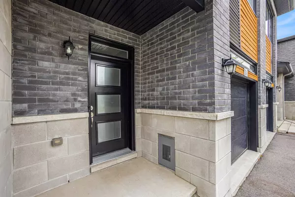 Russell, ON K0A 1W0,104 St-Malo PL