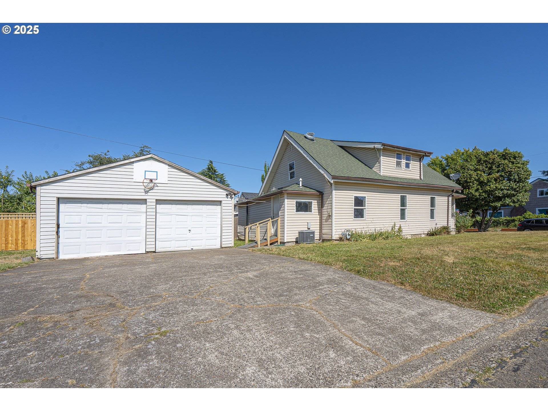 Newberg, OR 97132,1414 E 8TH ST