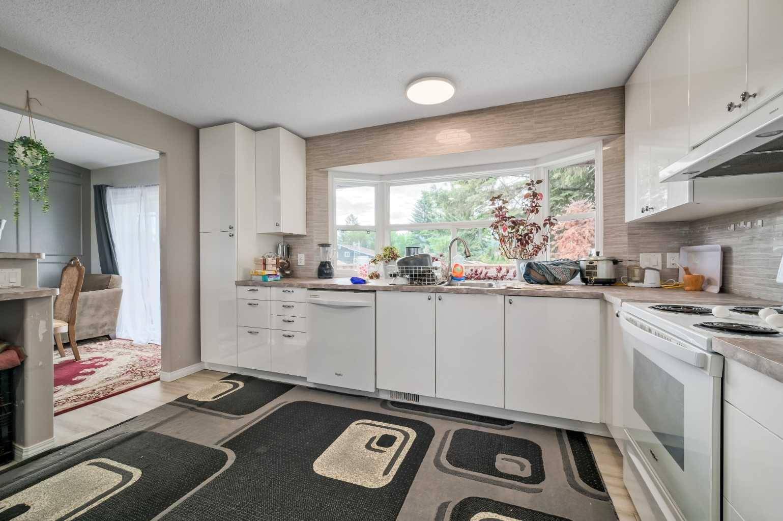 Calgary, AB T1Y 4R4,6507 Temple DR Northeast