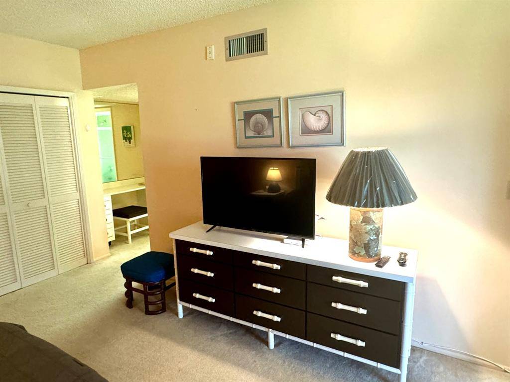Pompano Beach, FL 33069,3900 Oaks Clubhouse Dr #108