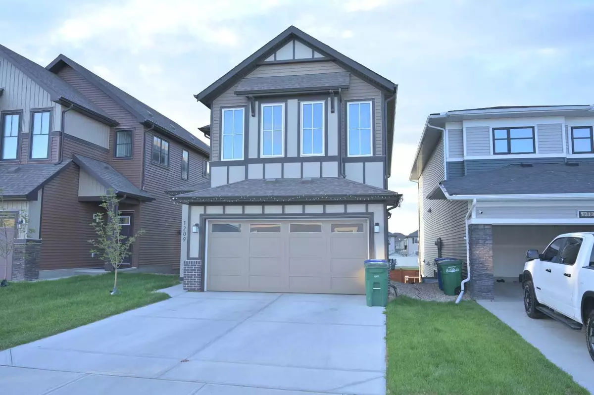 Airdrie, AB T4B 5J2,1209 Chinook Gate Bay Southwest