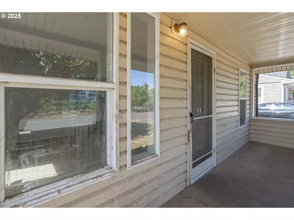 Newberg, OR 97132,1414 E 8TH ST
