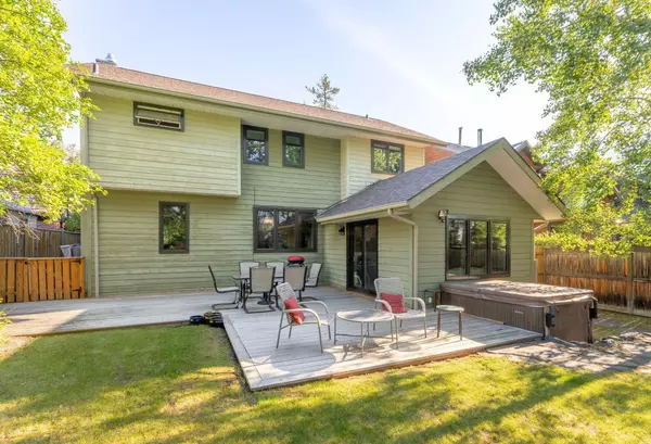 Canmore, AB T1W 1T1,4 Woodside LN
