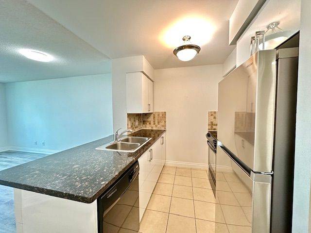 Toronto C07, ON M2M 0A5,25 Greenview AVE #723