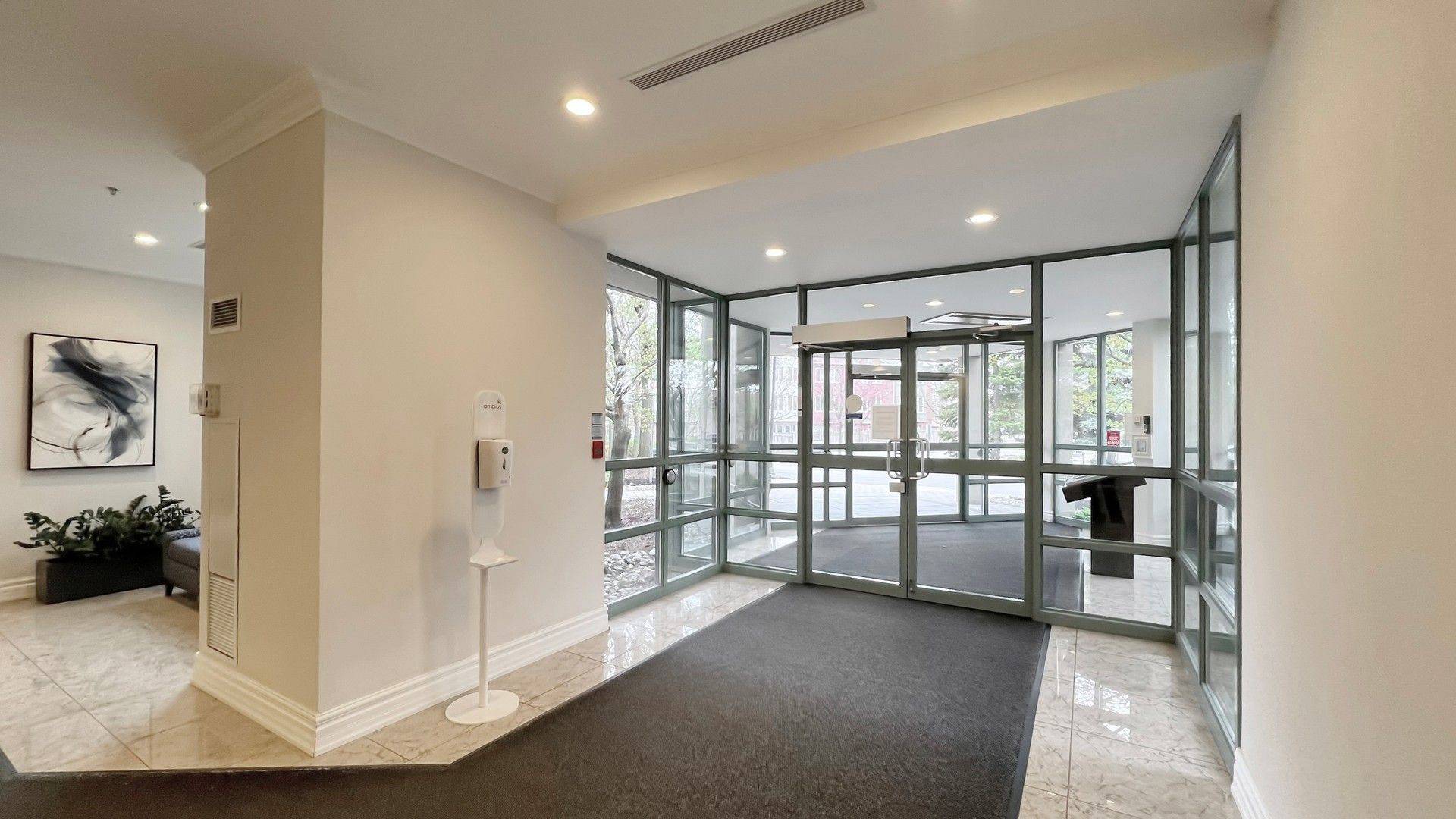 Richmond Hill, ON L4B 4N2,3 Ellesmere ST #217