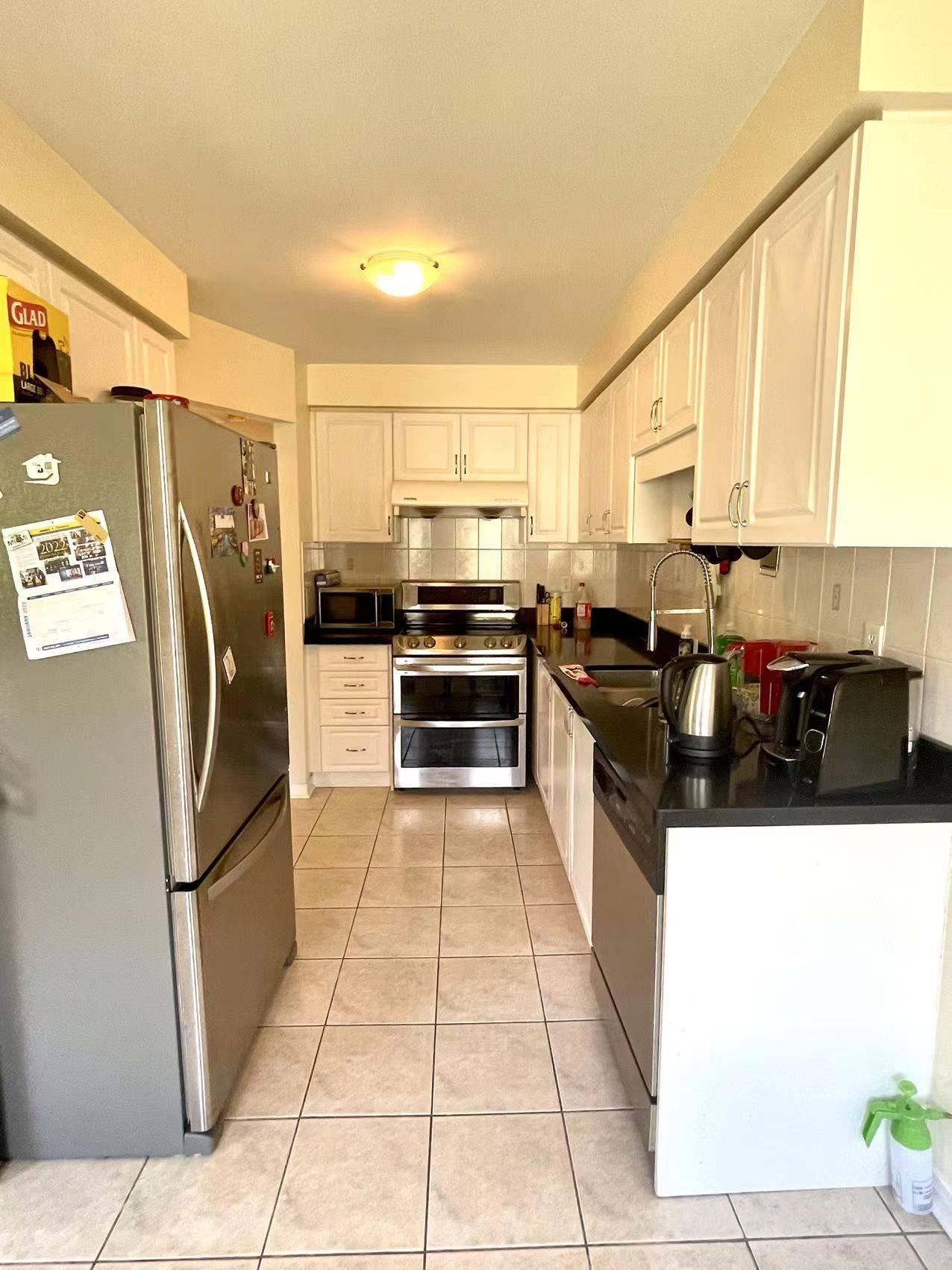 Richmond Hill, ON L4B 4P3,28 Rideau DR