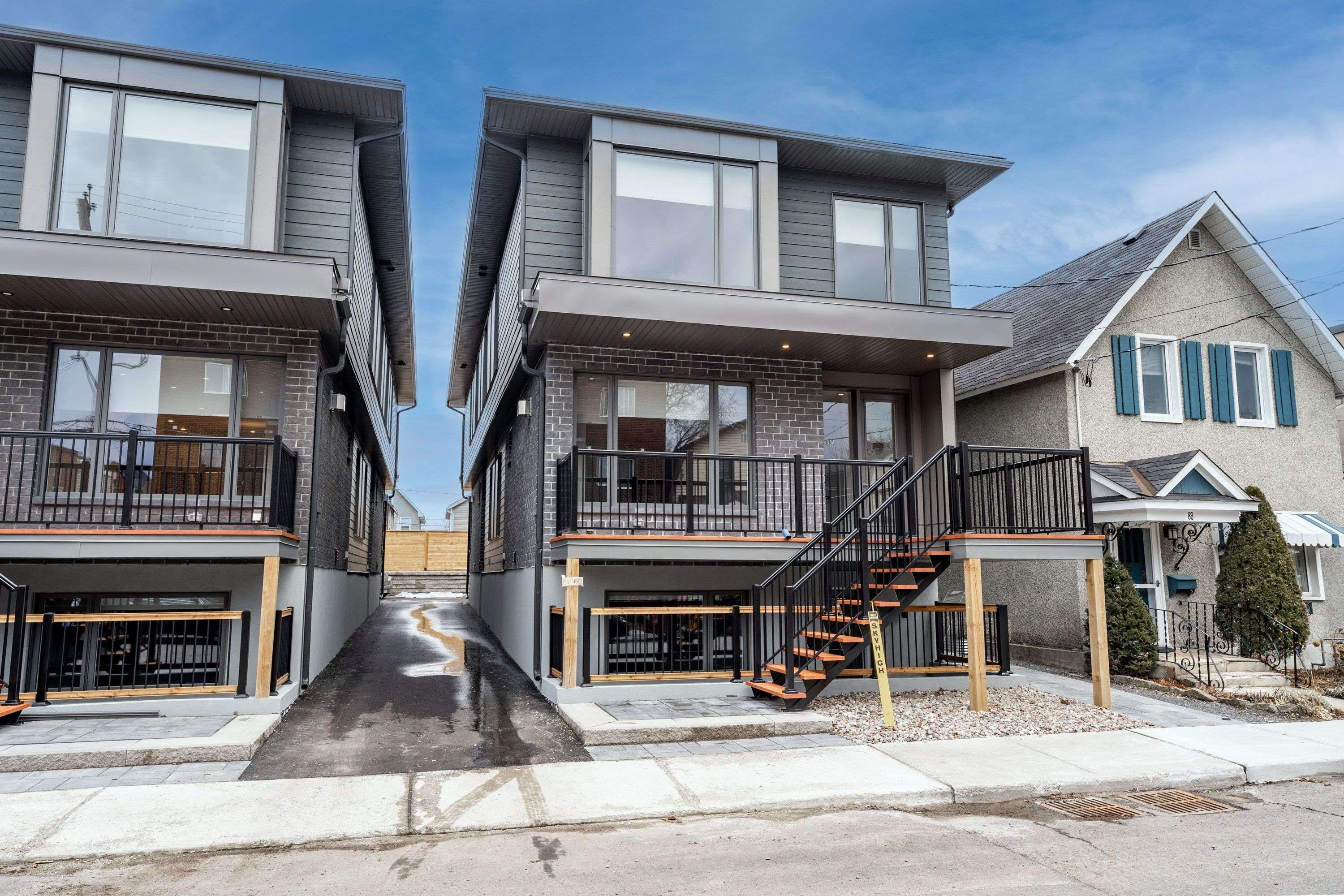 83 Rosemount AVE #A, West Centre Town, ON K1Y 1P5