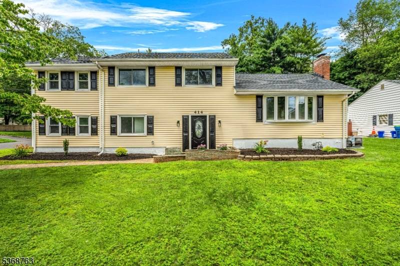 414 Greenbrook Rd, North Plainfield Boro, NJ 07063