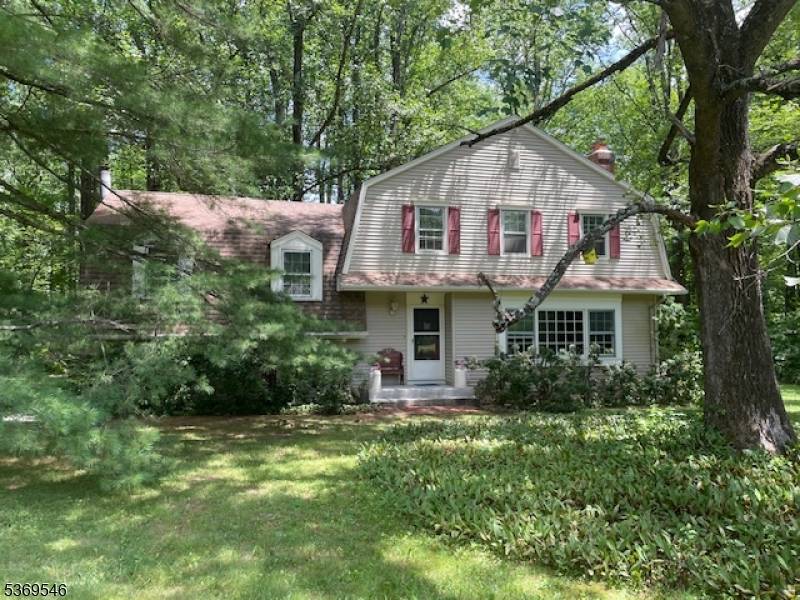 8 Delwood Rd, Chester Twp., NJ 07930