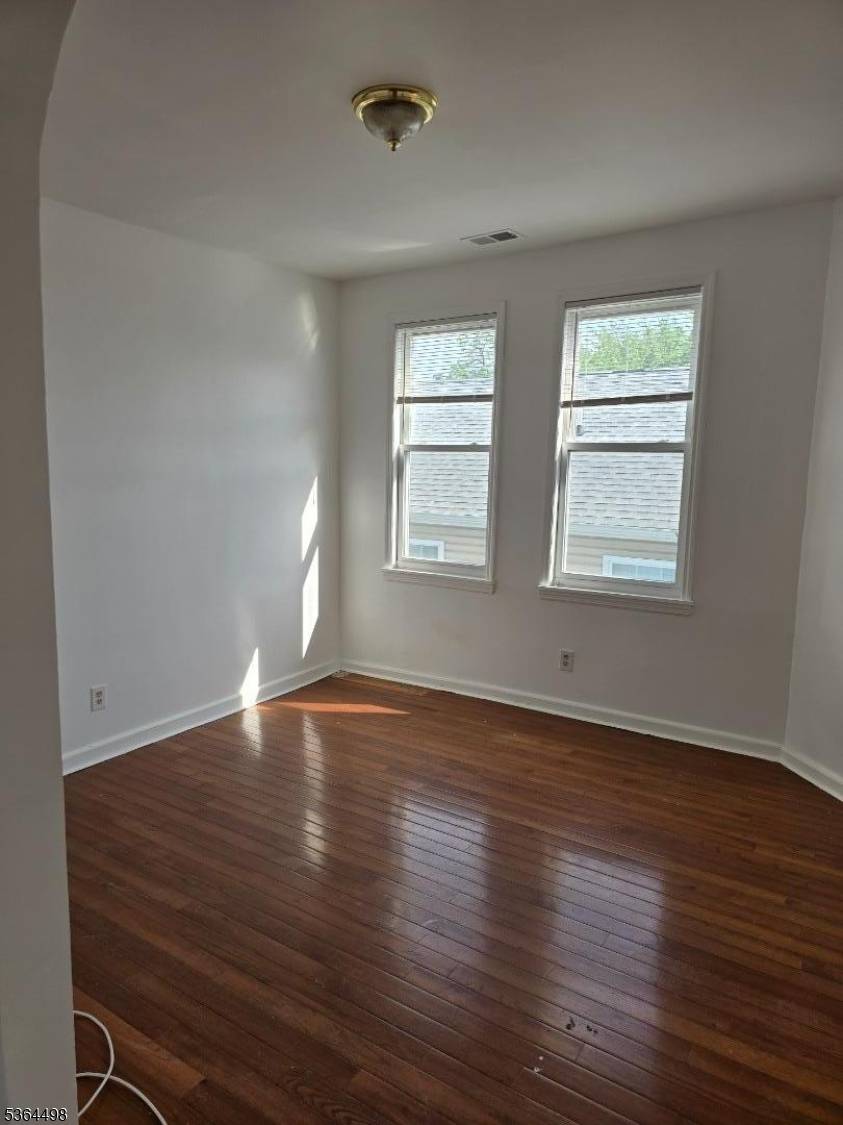 Newark City, NJ 07108,782 Bergen St #3