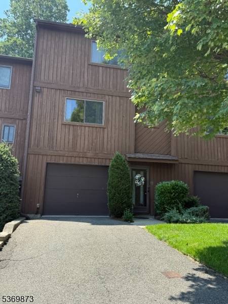 Hawthorne Boro, NJ 07506,9 Regal Ct