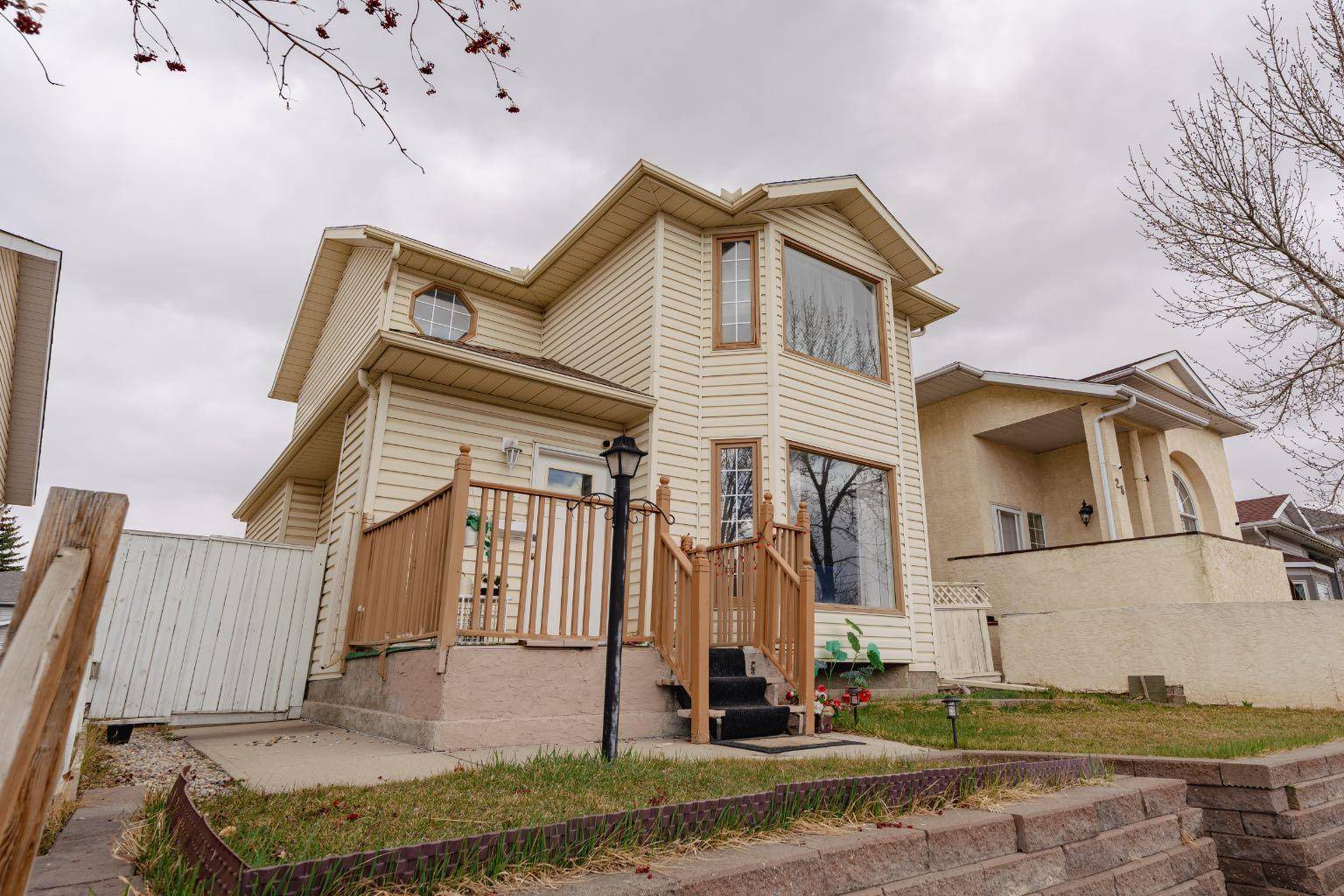 24 Laguna Close NE, Calgary, AB T1Y 6V1