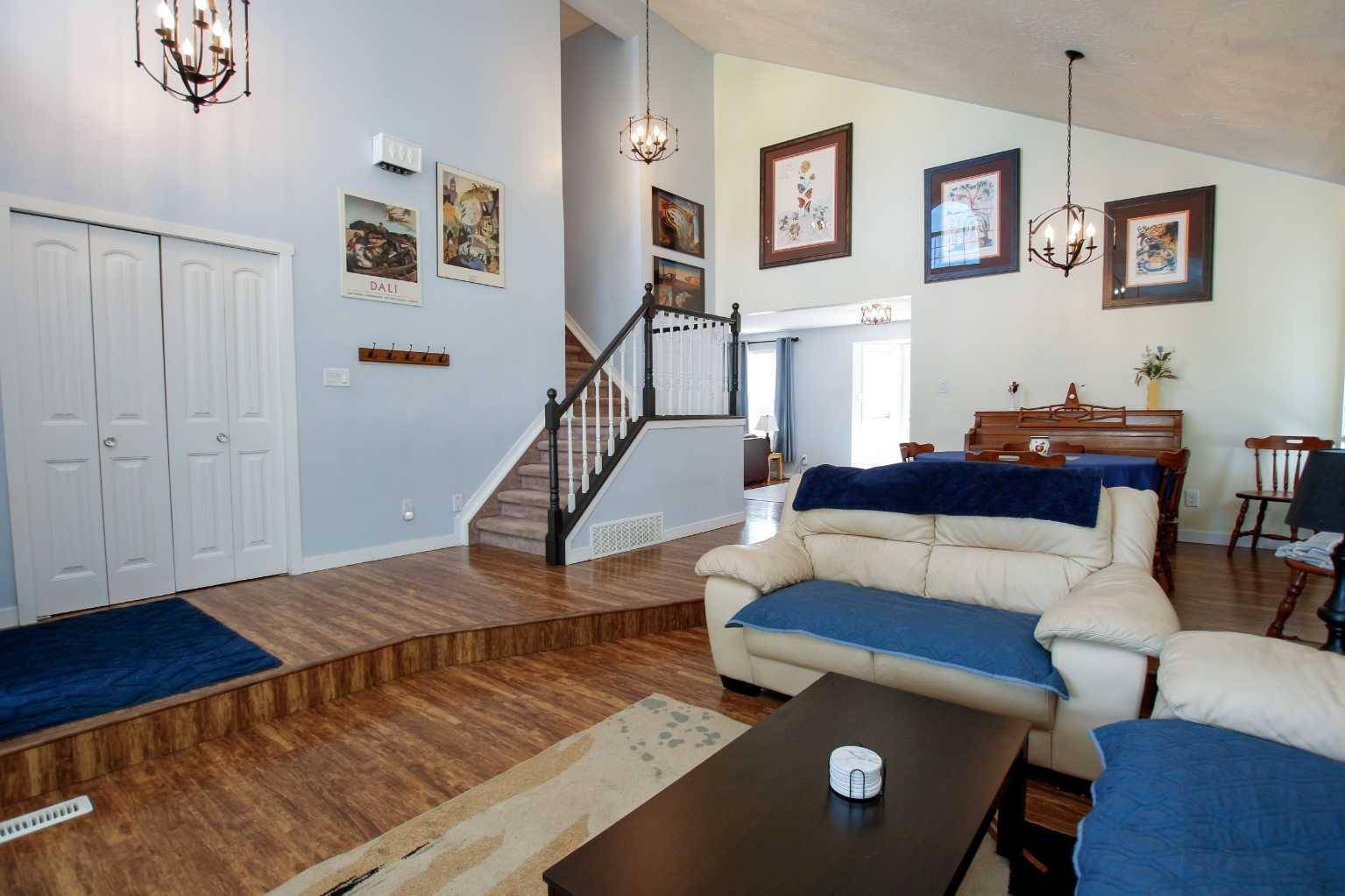 Red Deer, AB T4R 1W2,54 Denovan CRES