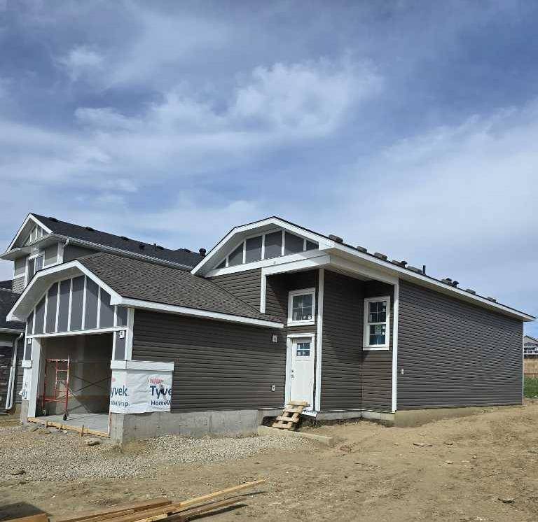 Strathmore, AB T1P2J4,176 Lakewood CIR