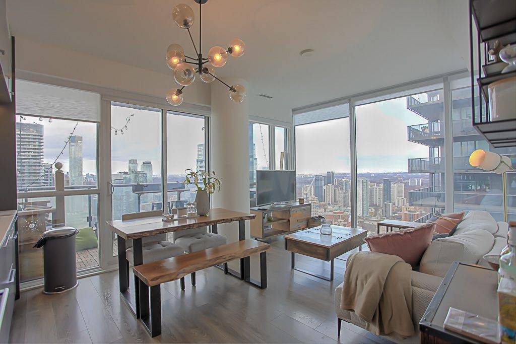 Toronto C01, ON M4Y 1A1,15 Grenville ST #5008