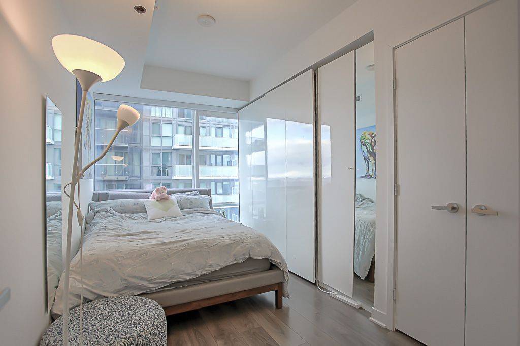 Toronto C01, ON M4Y 1A1,15 Grenville ST #5008