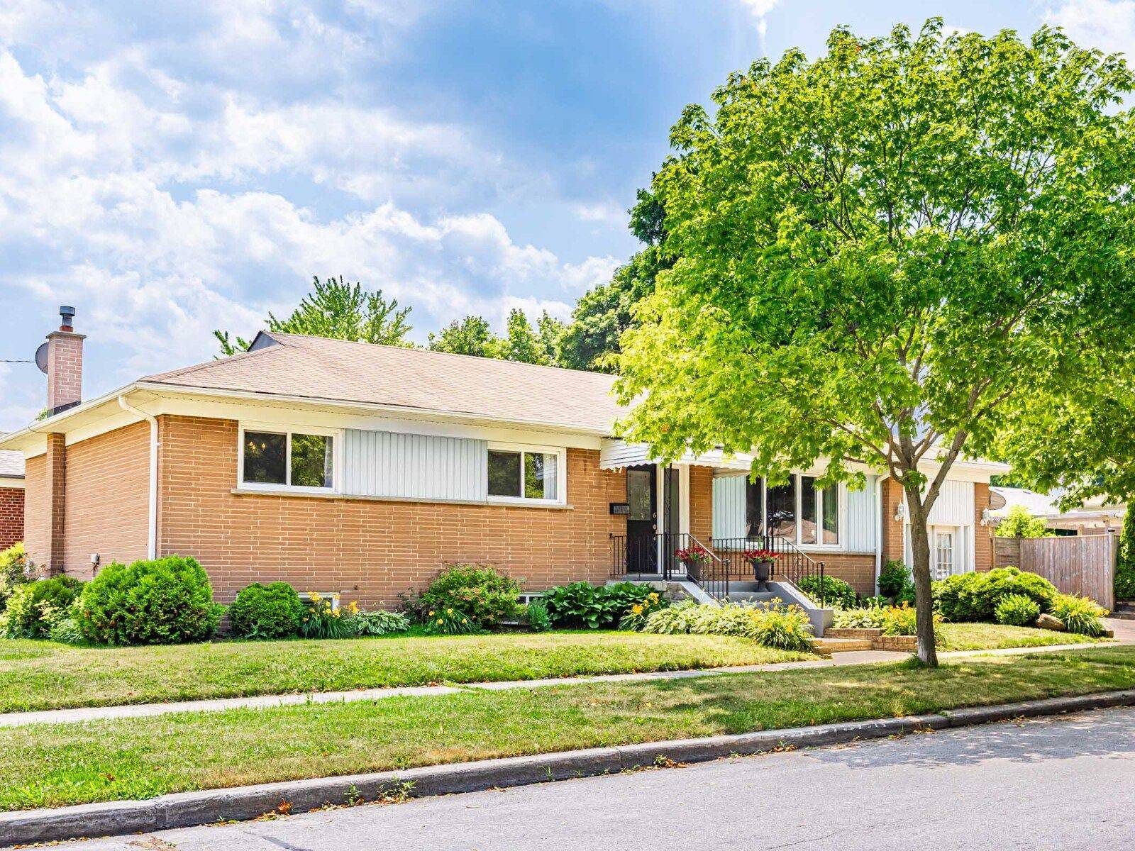 47 Basildon CRES, Toronto E08, ON M1M 3E1