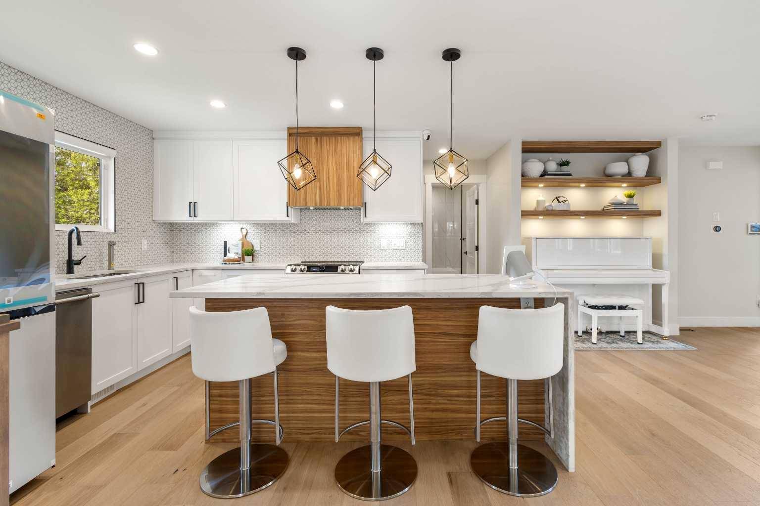 119 Silver Brook RD NW, Calgary, AB T3B 3H9