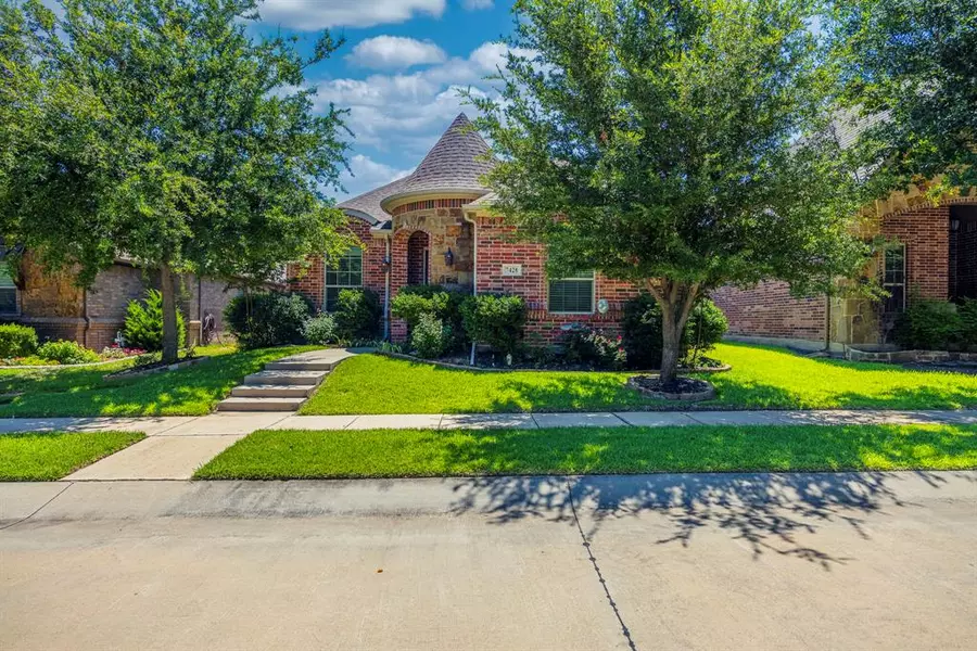 7428 Park Place Drive, North Richland Hills, TX 76182