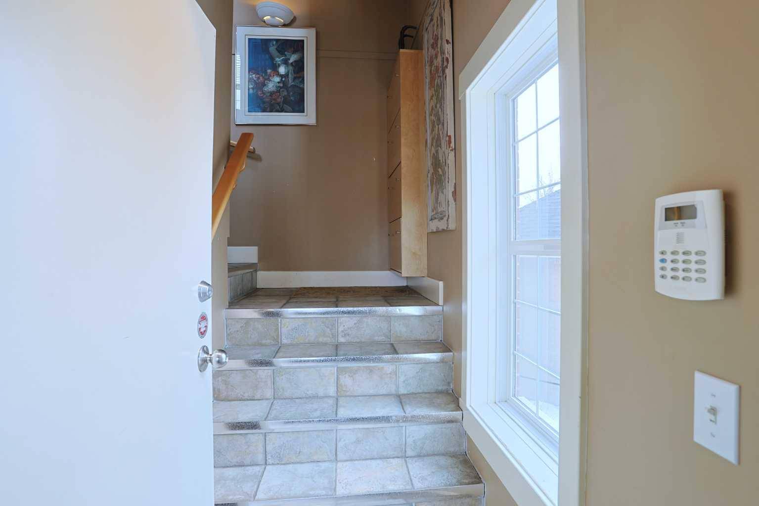 Calgary, AB T2T 6B3,300 Garrison SQ SW
