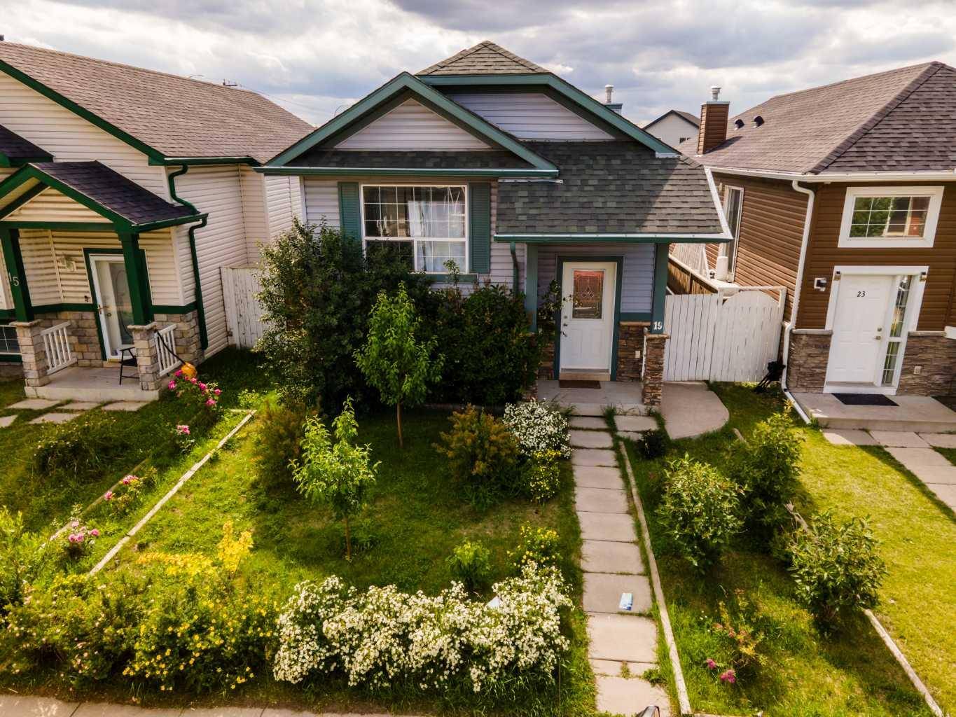 19 Saddlemont WAY Northeast, Calgary, AB T3J 4V2