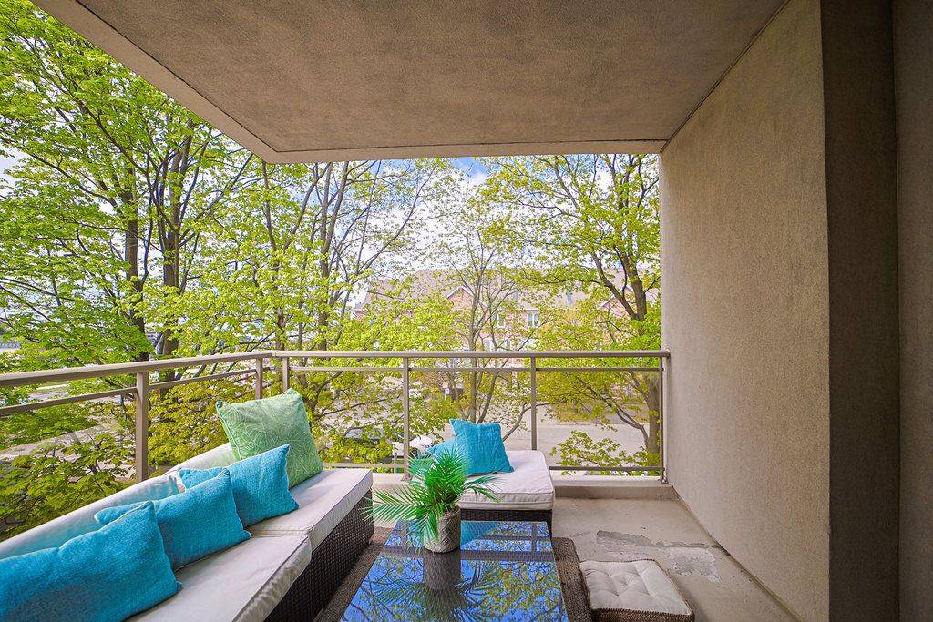 1 Leaside Park DR #209, Toronto C11, ON M4H 1R1