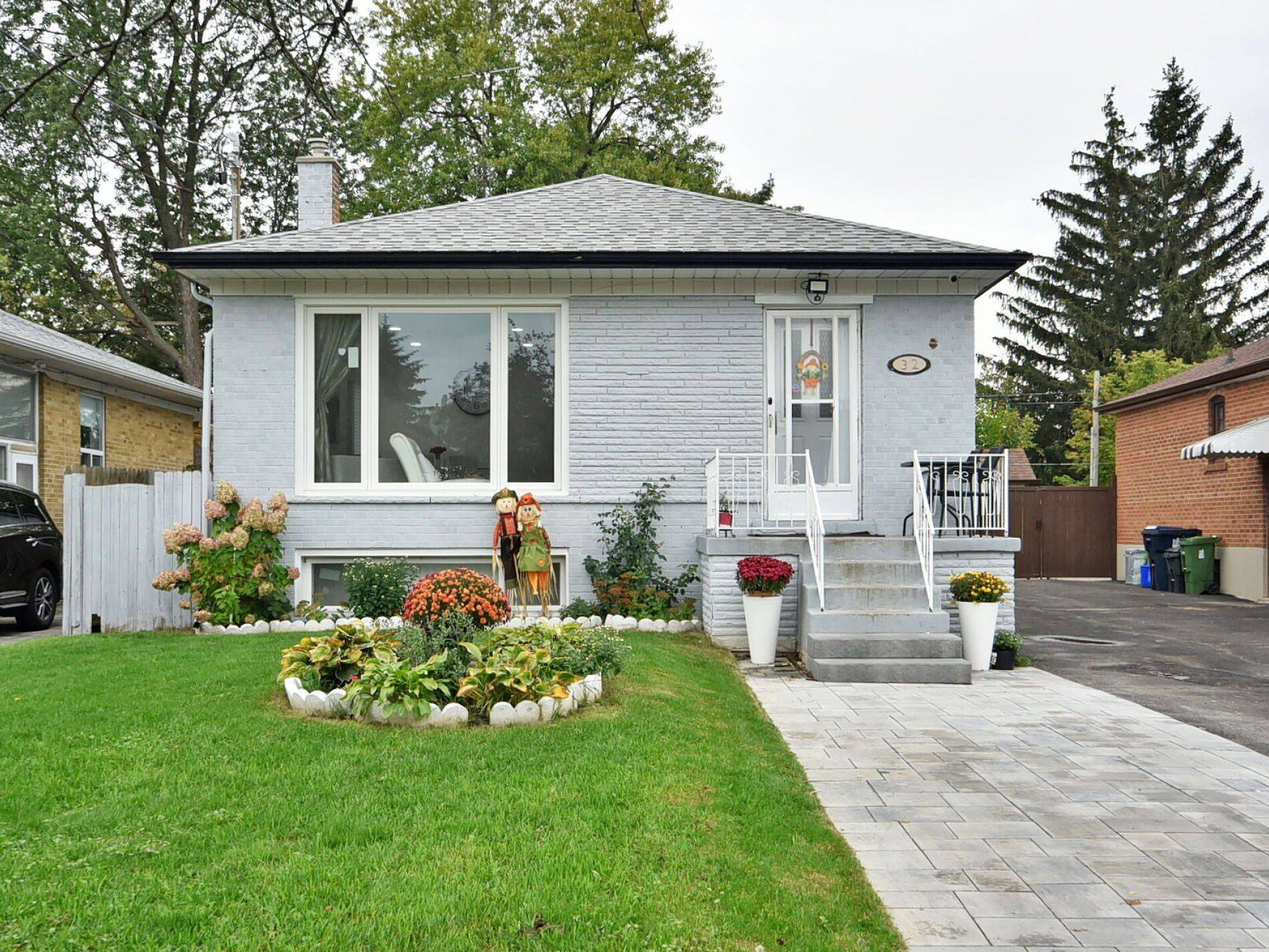 Toronto E04, ON M1R 1Z4,32 Babcock RD #Main