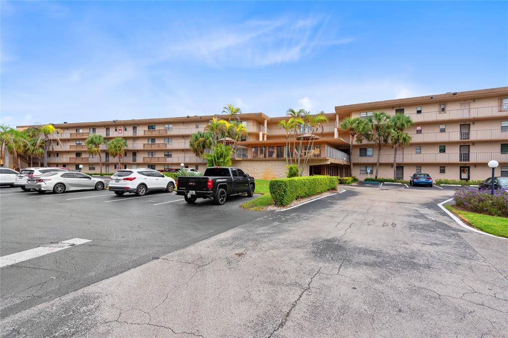 Boca Raton, FL 33428,9300 SW 8th St #102