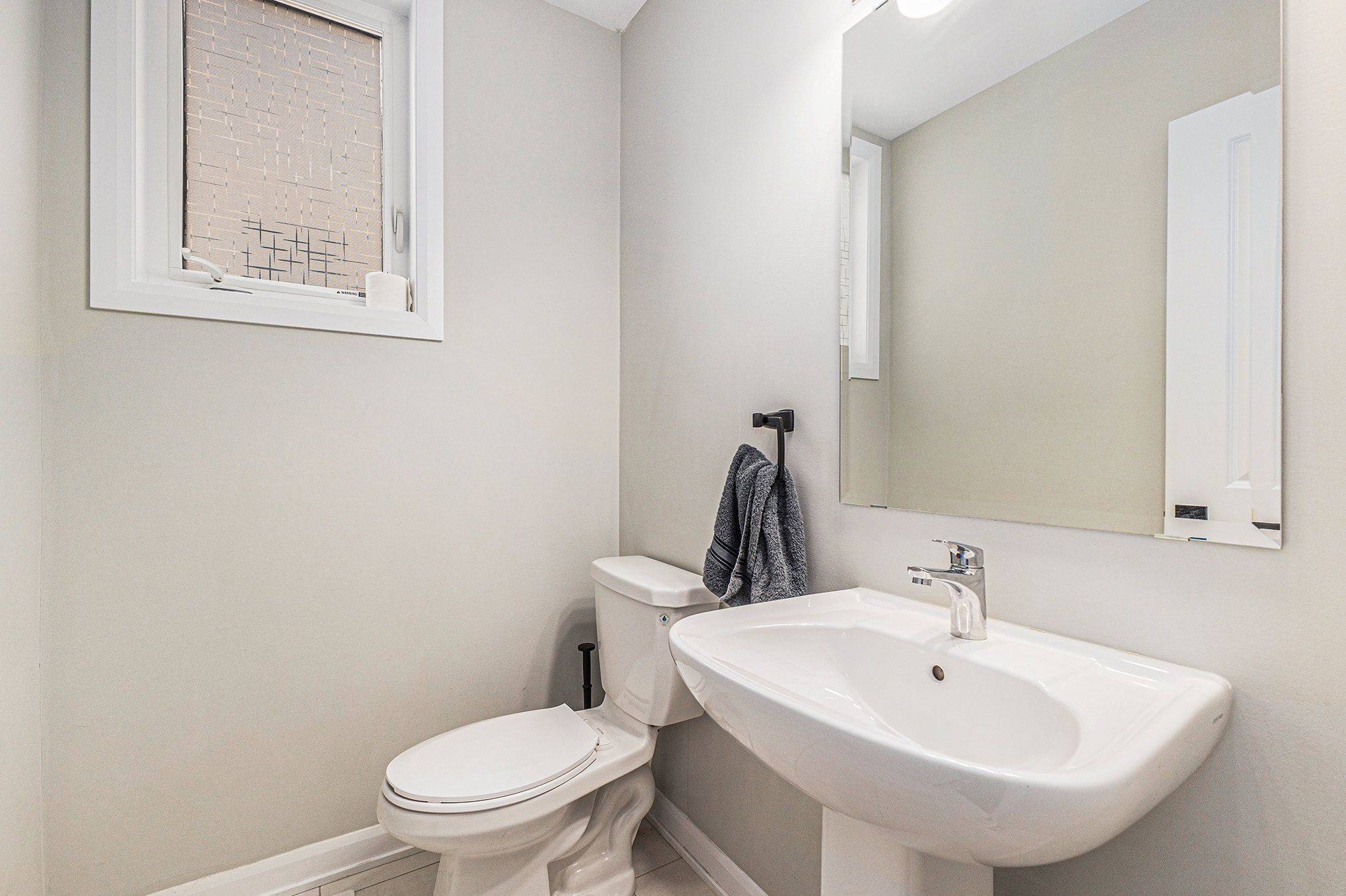 Barrhaven, ON K2J 6V5,2067 Caltra CRES