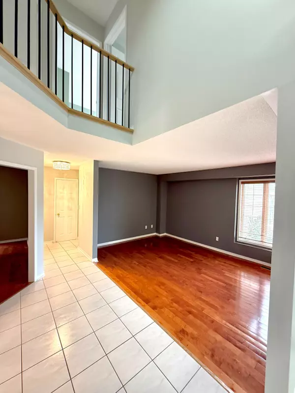 Whitby, ON L1R 1M3,3057 Country LN
