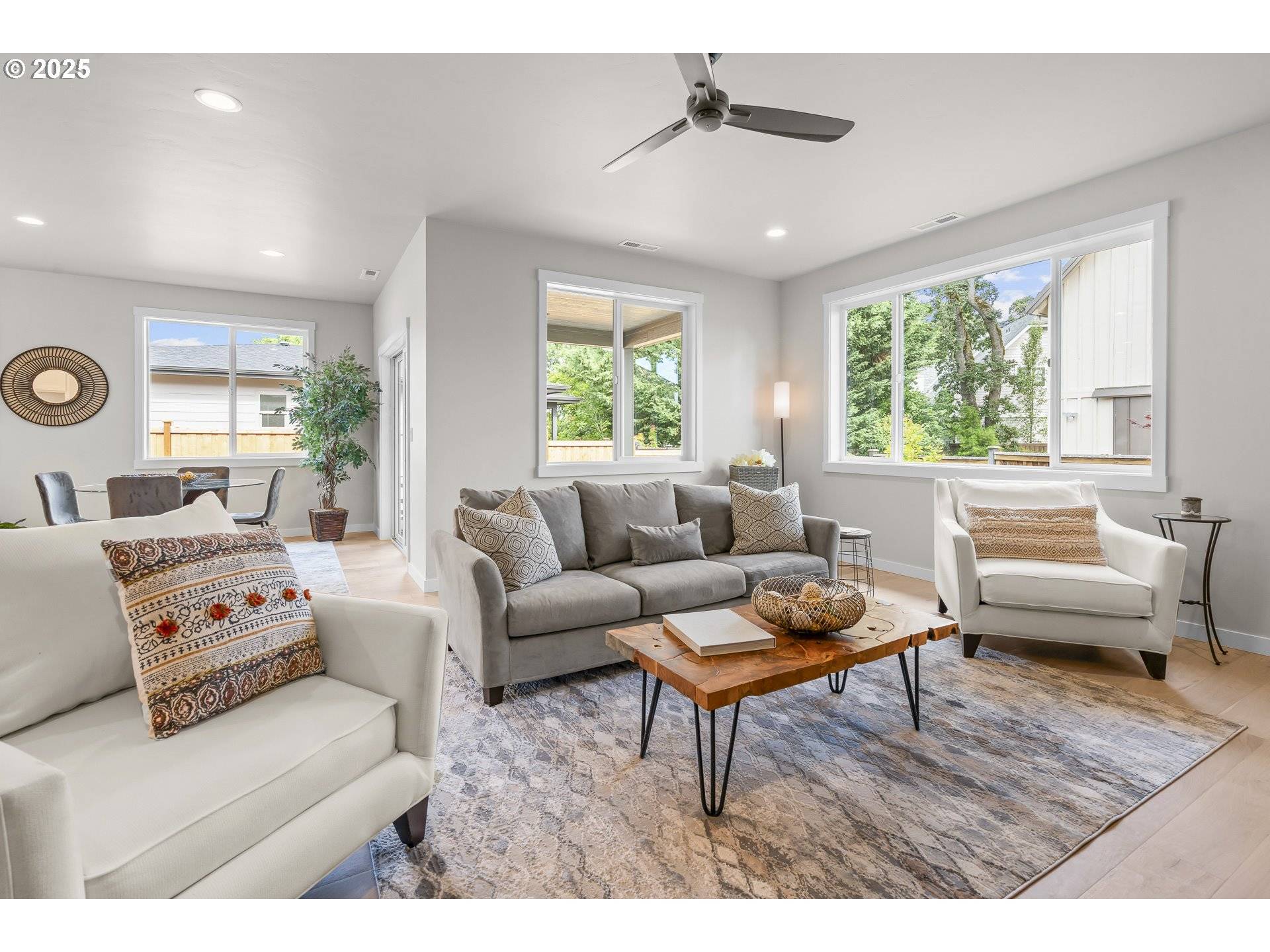 Springfield, OR 97477,945 OAK MEADOWS PL