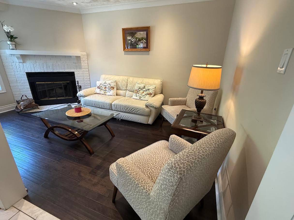 100 Bassett BLVD, Whitby, ON L1N 8X3
