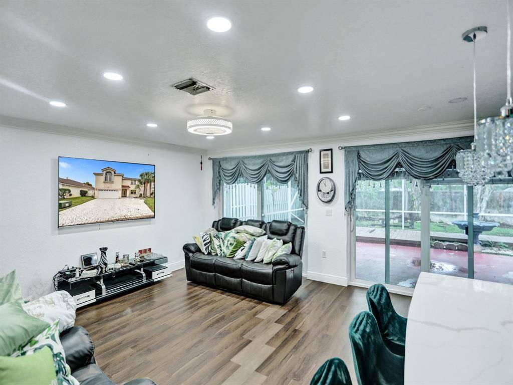 Plantation, FL 33325,613 NW 135th Ter