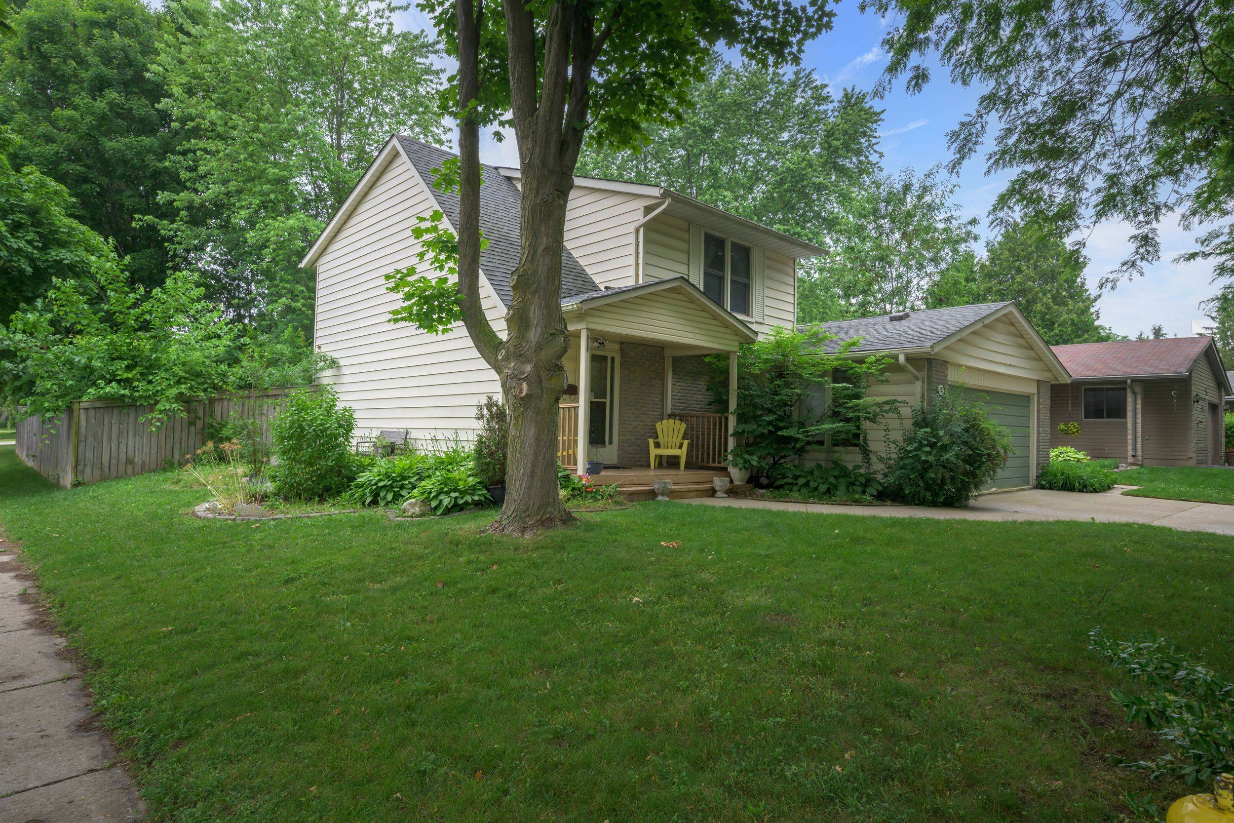 London North, ON N6G 2T6,257 Edgehill CRES