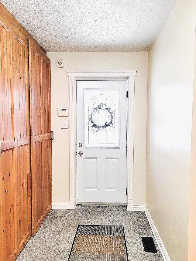 Blackburn Hamlet, ON K1B 4N5,2336 Orient Park DR #29