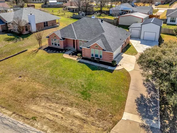 806 Country Club Drive, Joshua, TX 76058