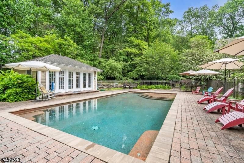 15 White Oak Dr, Union Twp., NJ 08802