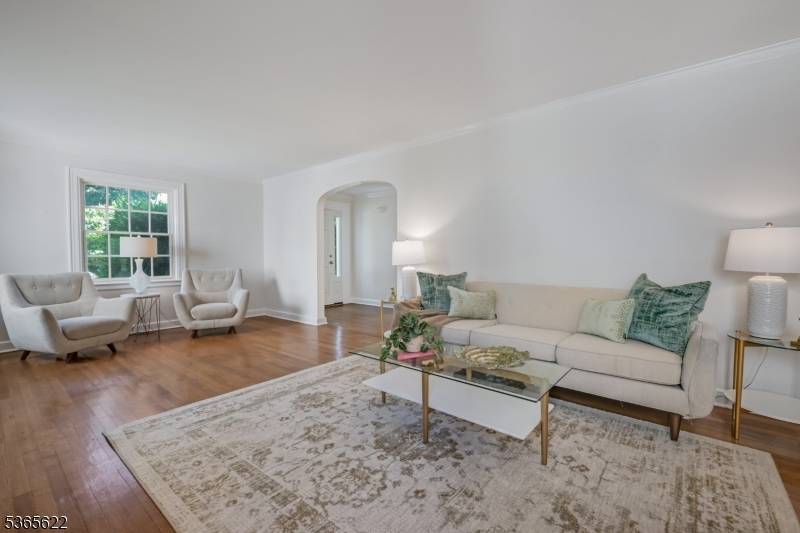 Millburn Twp., NJ 07041,42 Greenwood Dr
