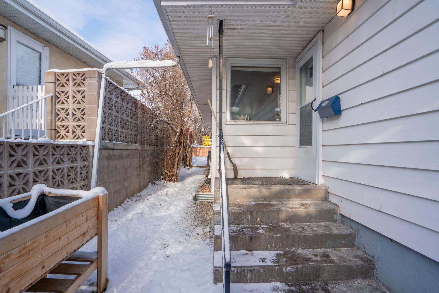 Calgary, AB T2S 1A9,206 43 AVE SW