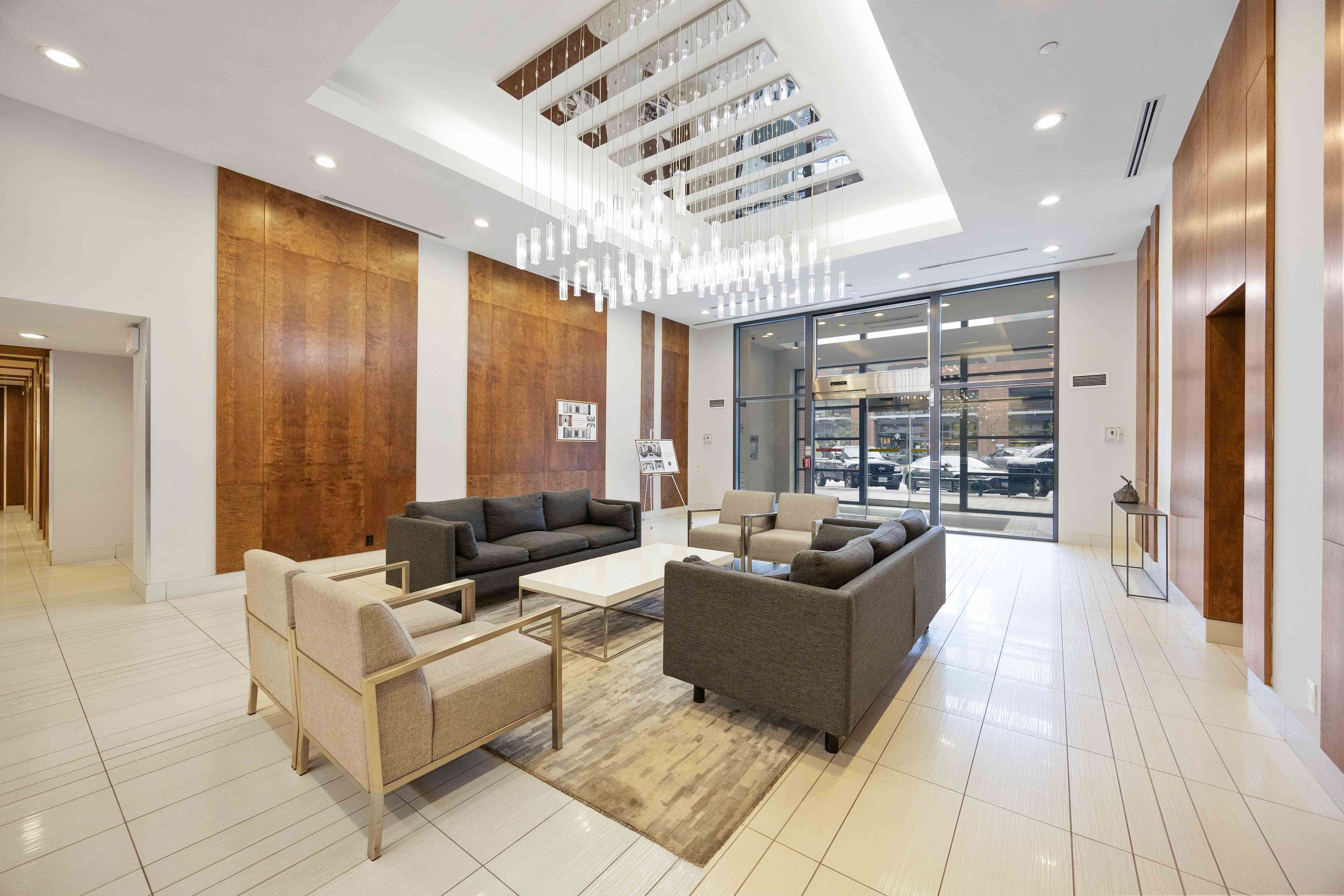 Toronto W06, ON M8V 0C1,2220 Lake Shore BLVD W #2806